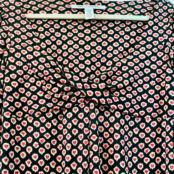 Diane Von Furstenberg Dresses & Skirts - Diane Von Furstenberg Black and Red Heart Pattern Dress